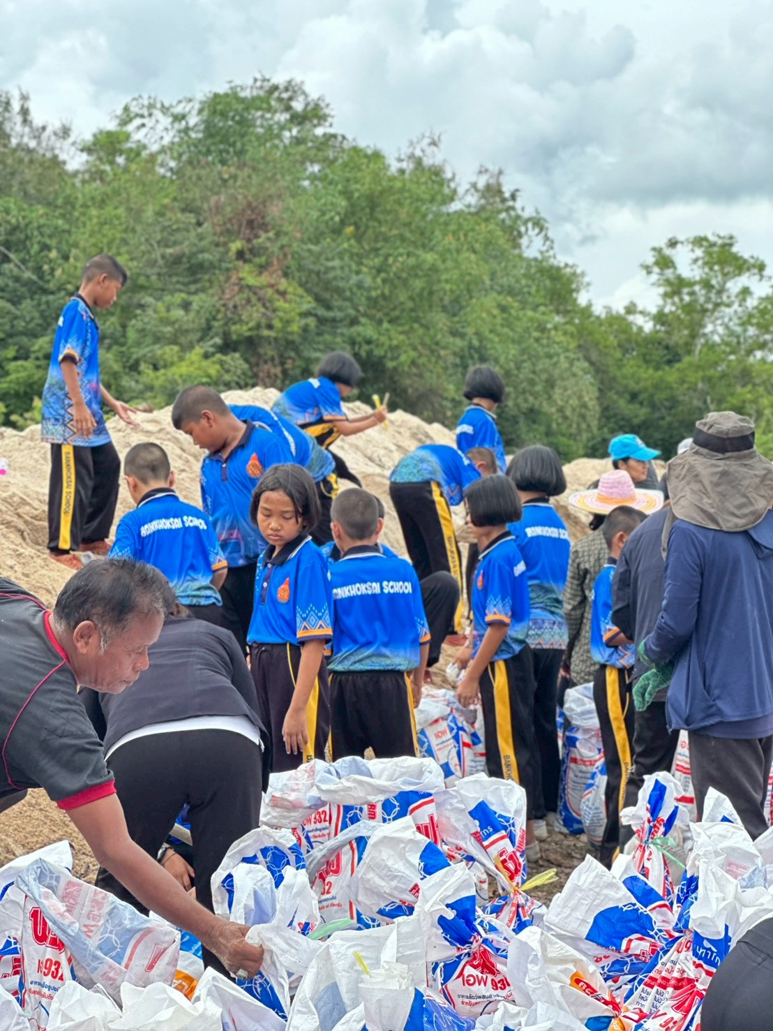 โครงการบรรจุทราย เพื่อป้องกันน้ำท่วมในพื้นที่ตำบลดอนทราย
