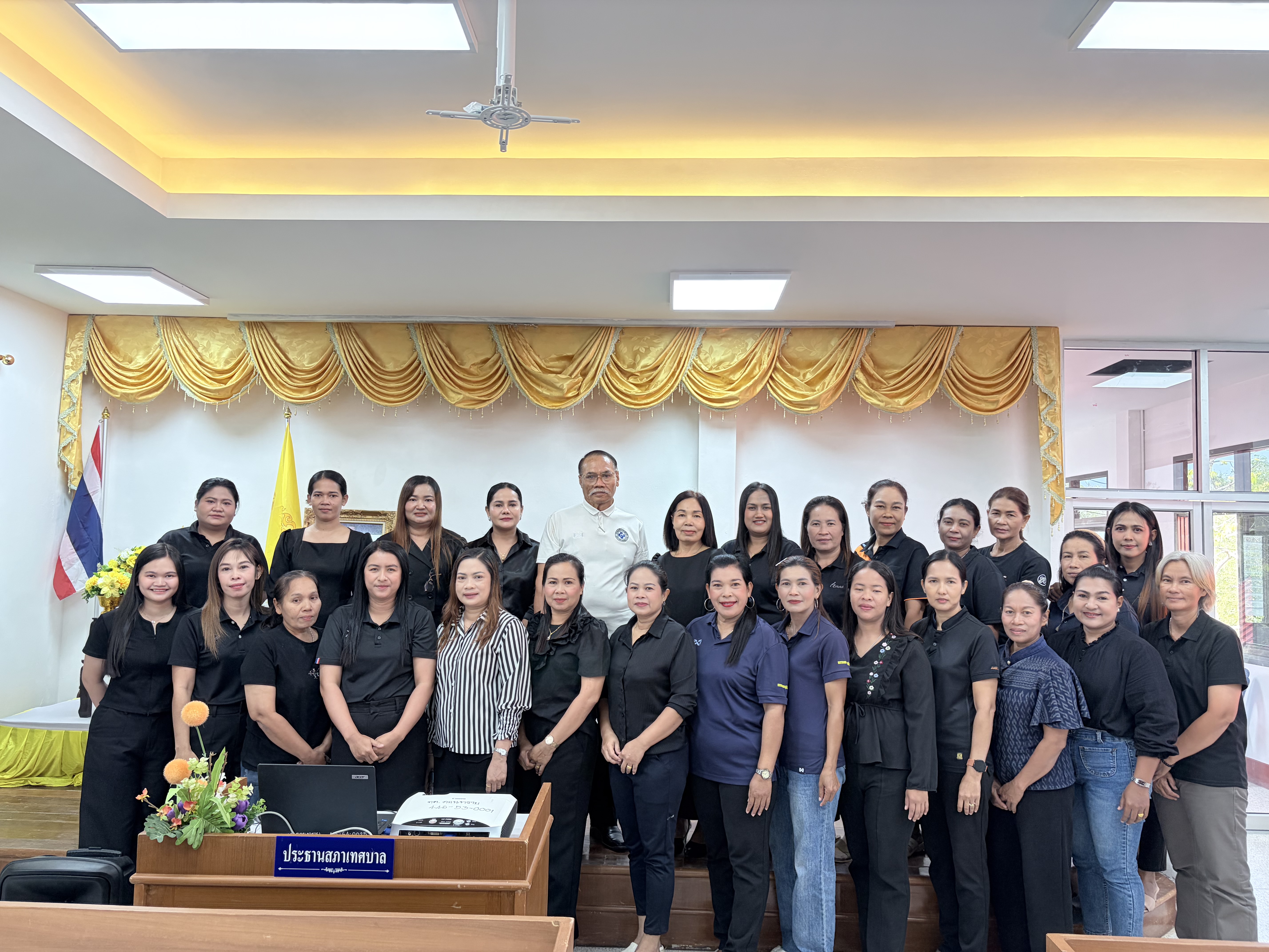 จัดโครงการพัฒนาศักยภาพสตรีตำบลดอนทราย กิจกรรม "ฝึกอบรมให้ความรู้เรื่องบทบาทสตรี ภาวะความเป็นผู้นำ การสร้างสังคมแห่งความเสมอภาค ความเท่าเทียมและความยุติธรรม และส่งเสริมอาชีพในชุมชน"