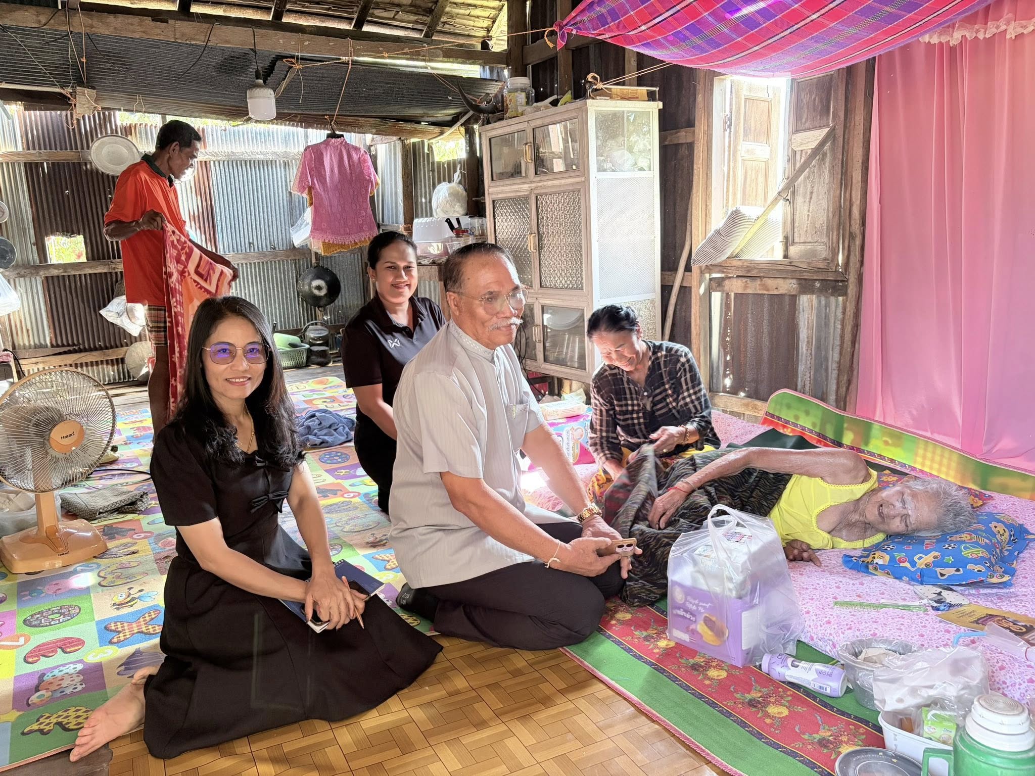เดินทางไปเยี่ยมและให้กำลังใจ นางให้ นวลฤทธิ์