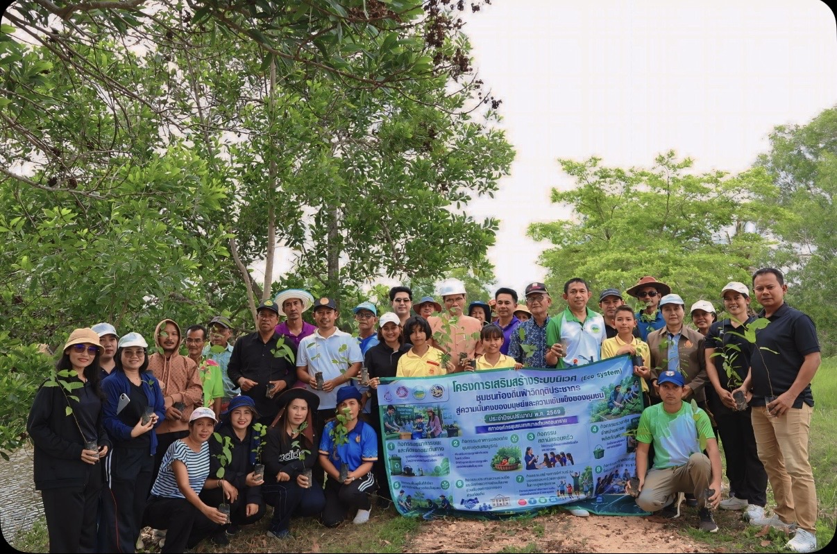 เทศบาลตำบลดอนทราย ร่วมกับชมรมกำนันผู้ใหญ่บ้าน สภาองค์กรชุมชน อาสาสมัครท้องถิ่นรักษ์โลก และองค์กรหน่วยงานรัฐในตำบลดอนทราย ได้มาร่วมกันจัดกิจกรรม “ปลูกต้นไม้เนื่องในวันวิสาขบูชา“
ณ บริเวณรอบหนองน้ำเสม็ดหมู่ที่4 ตำบลดอนทราย อำเภอปากพะยูน จังหวัดพัทลุง