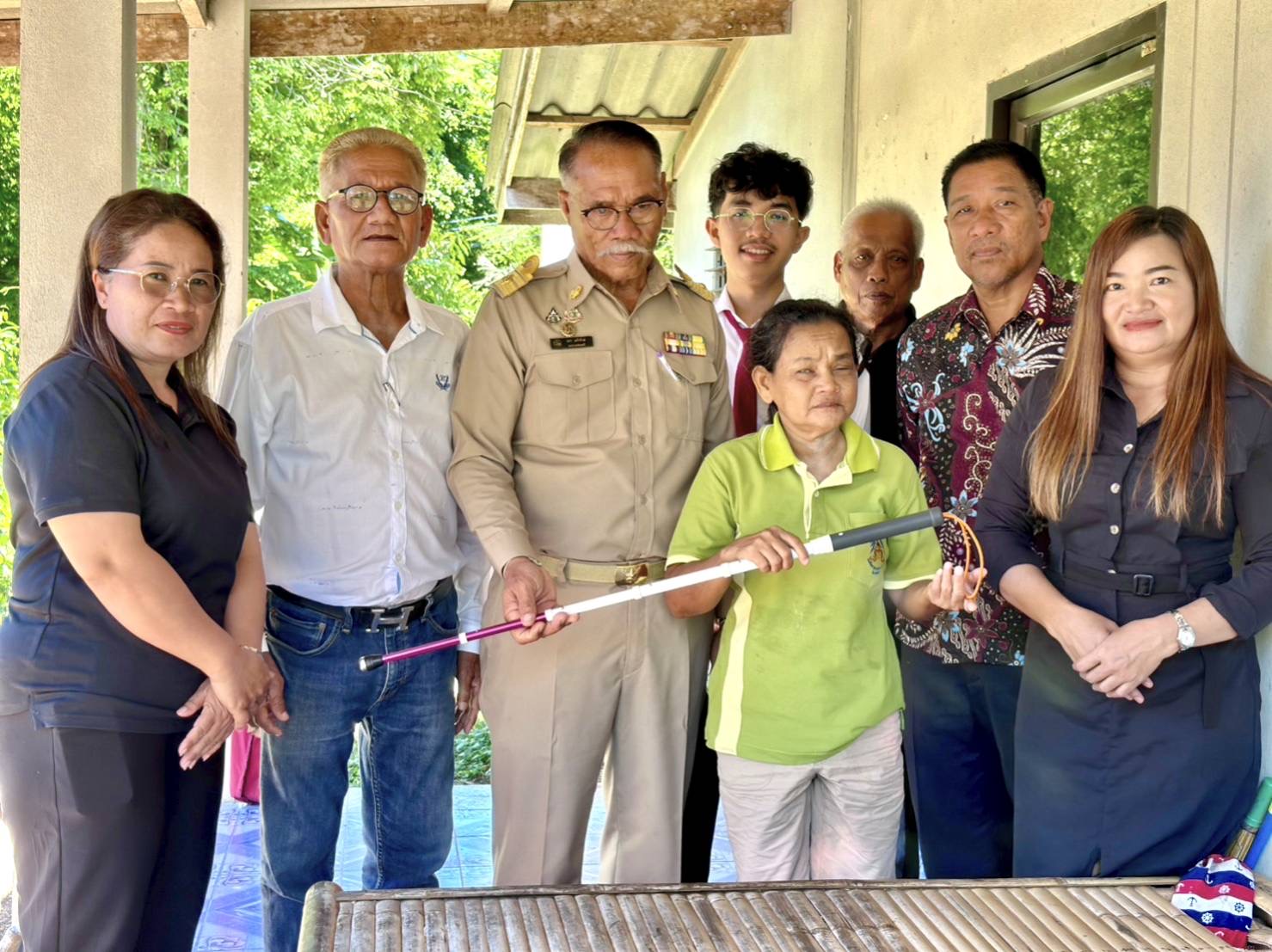 ร่วมมอบไม้เท้าขาวให้กับคนพิการตำบลดอนทราย  
สนับสนุนอุปกรณ์ช่วยคนพิการโดย พมจ.พัทลุง กองทุนส่งเสริมและพัฒนาคุณภาพชีวิตคนพิการ