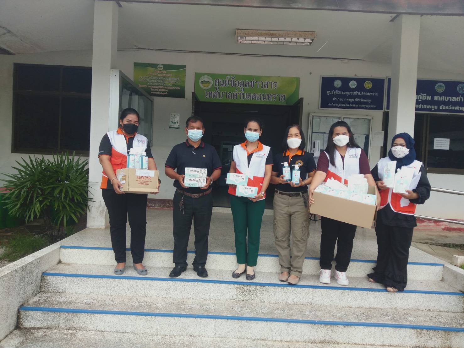 มูลนิธิศุภนิมิตอำเภอปากพะยูน มอบหน้ากากอนามัยและเจลล้างมือแอลกอฮอล์ให้กับเทศบาลตำบลดอนทราย
