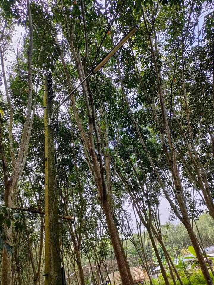 นายมานพ ช่วยมณี นายกเทศมนตรีตำบลดอนทราย มอบหมายให้ผู้ช่วยนายช่างไฟฟ้า ลงพื้นที่ซ่อมแซมระบบไฟฟ้าส่องสว่างเส้นทางสัญจร เพื่อความปลอดภัยของผู้ใช้เส้นทางสัญจร