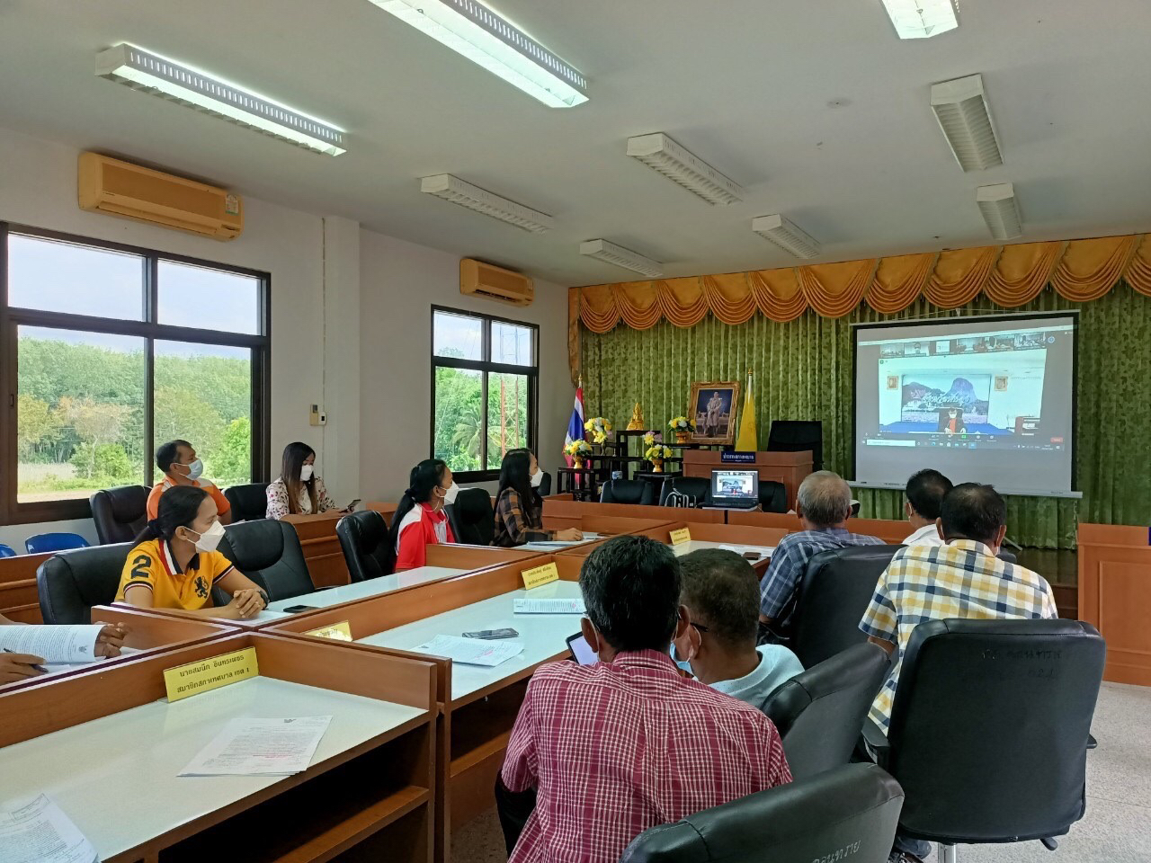 ประชุมแนวทางขับเคลื่อนขจัดความยากจน